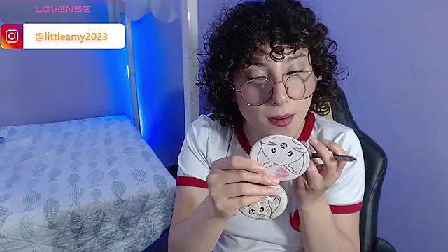 Snapshot of little__amy_ chatting on February 2025 10:52:02 PM little amy online show from February 2025 10:52:02 PM