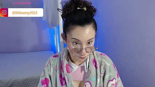 Snapshot of little__amy_ chatting on March 2025 09:48:01 PM little amy online show from March 2025 09:48:01 PM