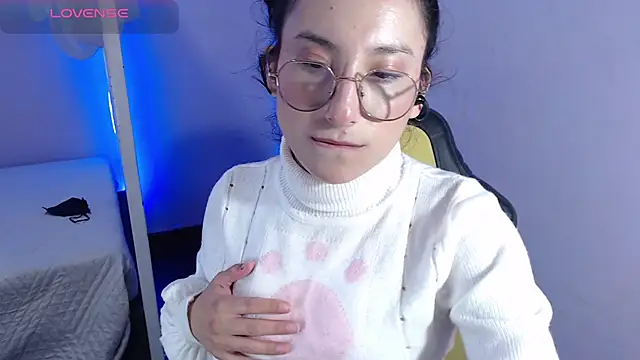 Snapshot of little__amy_ chatting on March 2025 06:38:02 AM little amy online show from March 2025 06:38:02 AM