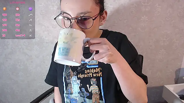 Snapshot of little__amy_ chatting on November 2025 08:40:01 PM little amy online show from November 2025 08:40:01 PM