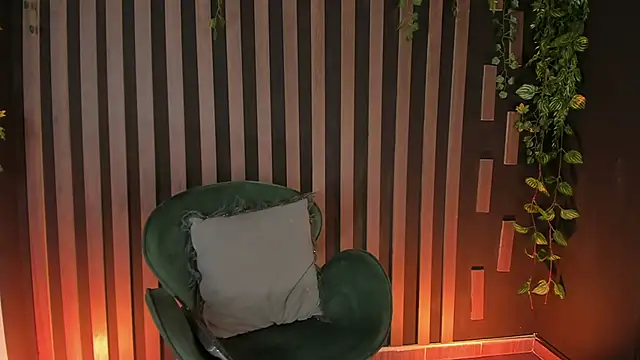 Snapshot of Kleeopatra_ chatting on February 2025 09:46:02 PM Kleeopatra online show from February 2025 09:46:02 PM