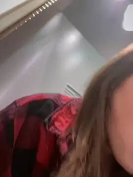 Snapshot of MommmyYummy chatting on December 2024 05:48:01 PM MommmyYummy online show from December 2024 05:48:01 PM