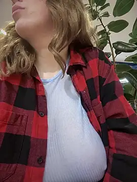 Snapshot of MommmyYummy chatting on January 2025 04:19:02 PM MommmyYummy online show from January 2025 04:19:02 PM