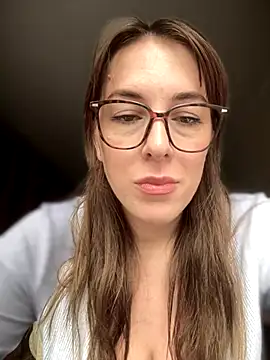 Snapshot of MommmyYummy chatting on September 2025 09:44:01 AM MommmyYummy online show from September 2025 09:44:01 AM