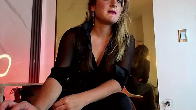CandyQueenGold online show from June 2026 06:57:01 PM