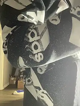 Snapshot of 4kUsh2Fashion0 chatting on March 2025 03:56:01 PM 4kUsh2Fashion0 online show from March 2025 03:56:01 PM