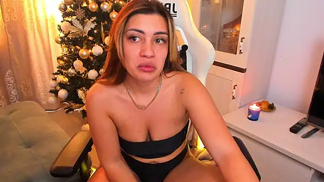 Snapshot of EveEvian chatting on January 2025 01:36:02 PM EveEvian online show from January 2025 01:36:02 PM