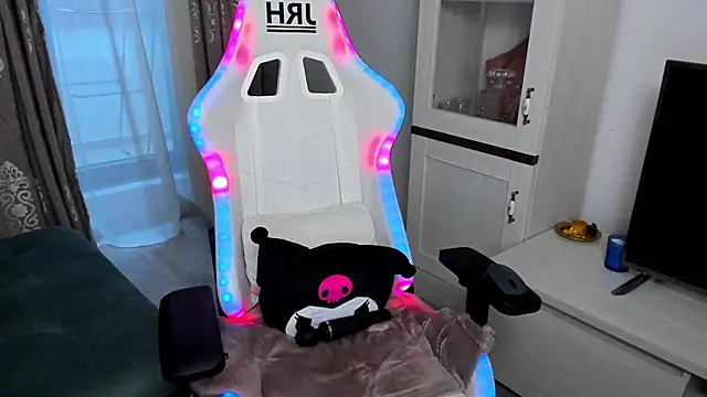 Snapshot of EveEvian chatting on January 2025 07:03:01 PM EveEvian online show from January 2025 07:03:01 PM