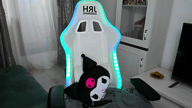 Snapshot of EveEvian chatting on February 2025 02:45:02 PM EveEvian online show from February 2025 02:45:02 PM