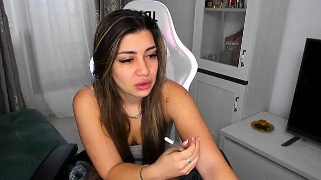 Snapshot of EveEvian chatting on February 2025 01:19:01 PM EveEvian online show from February 2025 01:19:01 PM