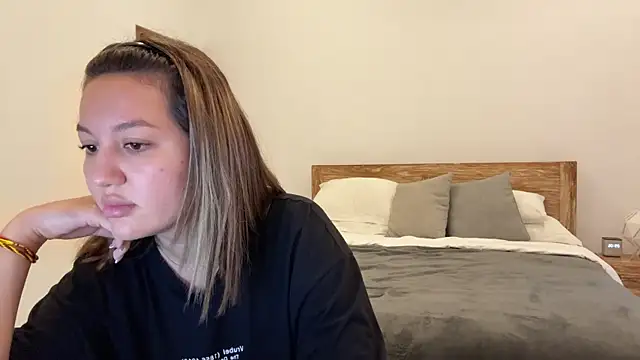 Nelly Fischer online show from September 2025 01:05:02 AM