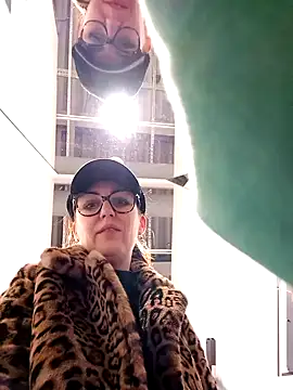 Snapshot of Ulyana72882 chatting on December 2024 02:50:01 PM Ulyana72882 online show from December 2024 02:50:01 PM