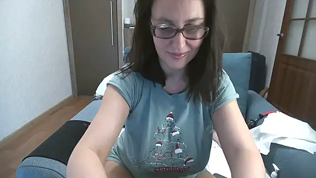 Snapshot of Ulyana72882 chatting on February 2025 04:40:01 PM Ulyana72882 online show from February 2025 04:40:01 PM