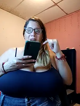 EllisW8 online show from February 2025 11:09:02 PM