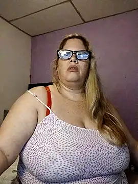 EllisW8 online show from May 2026 11:21:02 PM