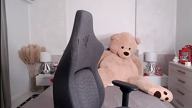 Smileyouarehere online show from February 2025 11:27:01 PM