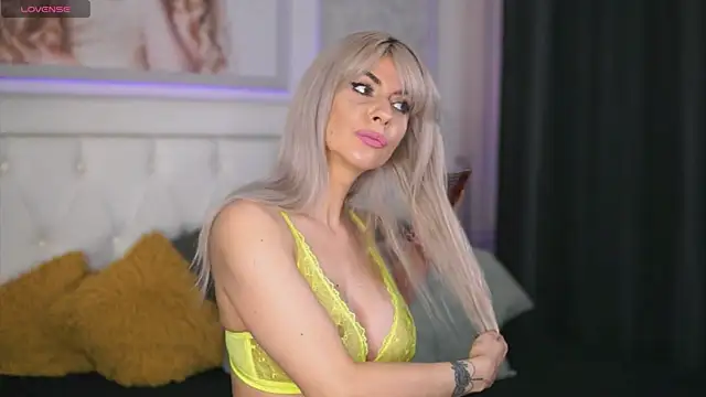 Snapshot of Adelyn_Chase chatting on December 2024 06:23:01 AM Adelyn Chase online show from December 2024 06:23:01 AM