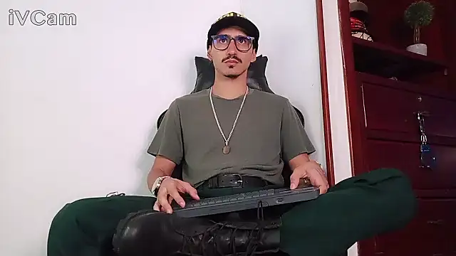 Snapshot of HomeAloneK chatting on November 2025 07:24:02 PM HomeAloneK online show from November 2025 07:24:02 PM