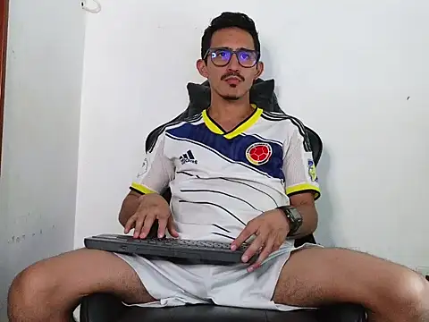 Snapshot of HomeAloneK chatting on January 2026 07:18:01 PM HomeAloneK online show from January 2026 07:18:01 PM