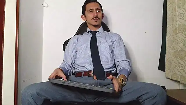 Snapshot of HomeAloneK chatting on February 2026 07:29:01 PM HomeAloneK online show from February 2026 07:29:01 PM