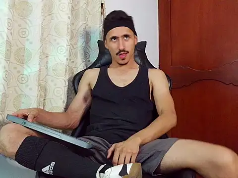 Snapshot of HomeAloneK chatting on April 2026 07:38:02 PM HomeAloneK online show from April 2026 07:38:02 PM