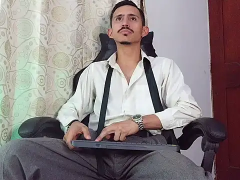HomeAloneK online show from May 2026 07:54:02 PM