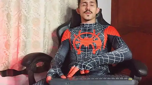 HomeAloneK online show from May 2026 08:17:01 PM
