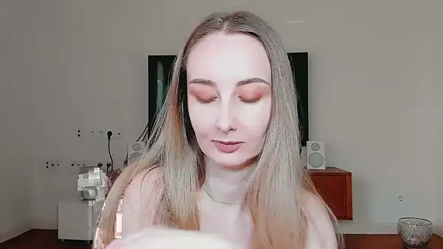 Maiami000 online show from March 2026 12:45:02 PM