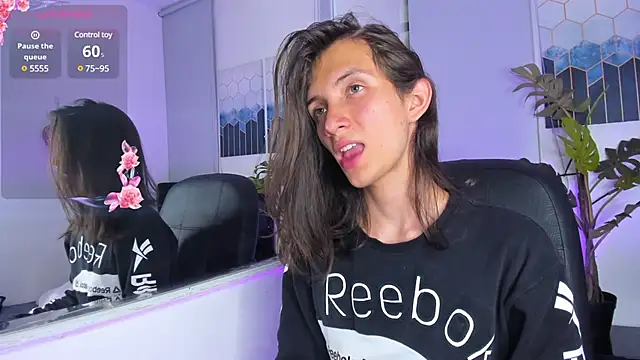 Feniix   online show from January 2025 03:41:01 AM