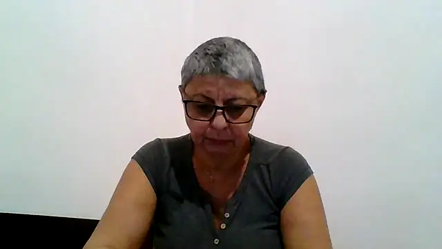 roseblak42 online show from December 2025 04:57:01 PM