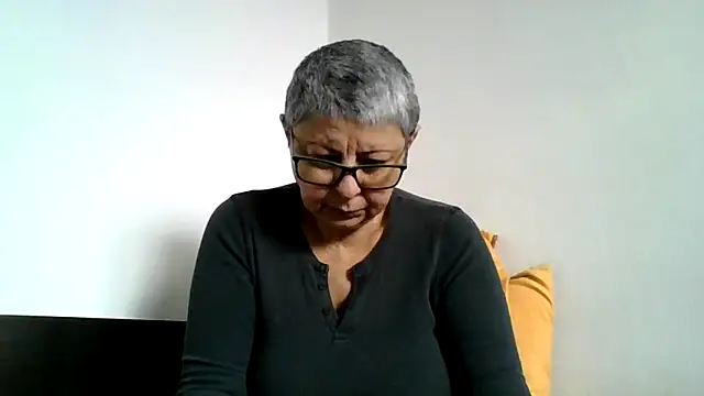 roseblak42 online show from December 2025 07:26:02 AM