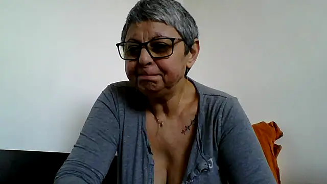 roseblak42 online show from January 2026 09:02:01 AM