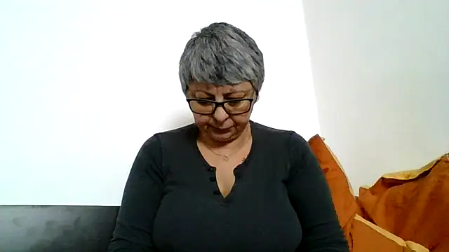 roseblak42 online show from February 2026 10:11:02 AM