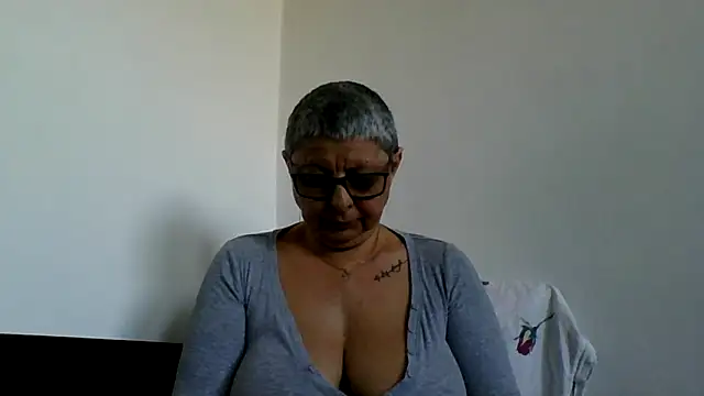 roseblak42 online show from April 2026 04:04:02 PM