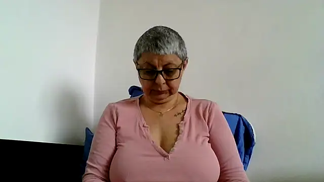 roseblak42 online show from May 2026 08:41:01 AM