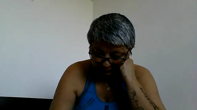 roseblak42 online show from May 2026 12:35:01 PM