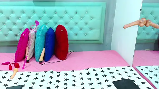 Snapshot of aleska_mack chatting on October 2025 12:18:02 AM aleska mack online show from October 2025 12:18:02 AM