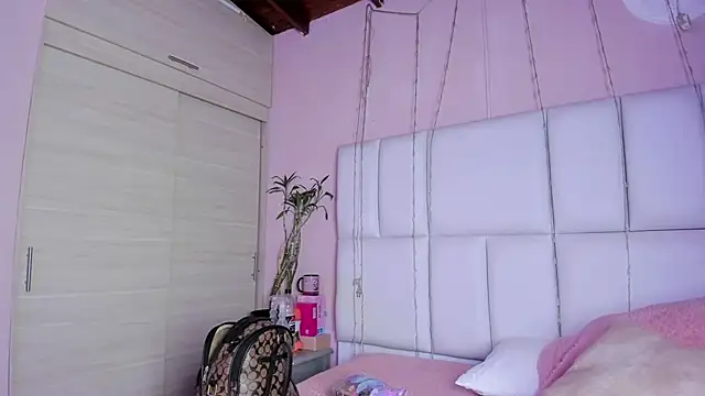 kiana cream online show from September 2025 11:36:02 AM