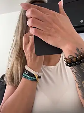  Abril-Office1 online show from January 2025 06:02:01 PM