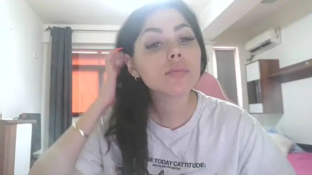 Snapshot of LovelyJulliette chatting on June 2026 12:50:02 PM LovelyJulliette online show from June 2026 12:50:02 PM