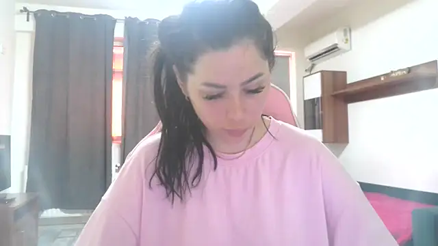 Snapshot of LovelyJulliette chatting on June 2026 12:40:02 PM LovelyJulliette online show from June 2026 12:40:02 PM