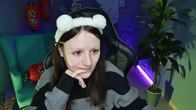 VeliraBraitberg online show from December 2024 11:18:01 AM