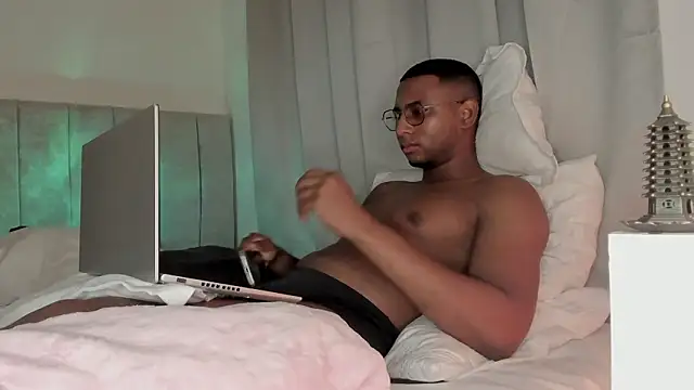 Snapshot of Arwens_bell08 chatting on February 2026 01:16:02 AM Arwens bell08 online show from February 2026 01:16:02 AM