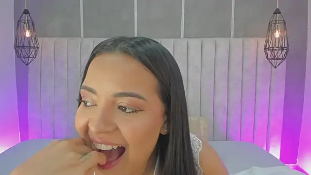 Snapshot of lea_gray chatting on October 2025 07:33:02 PM lea gray online show from October 2025 07:33:02 PM