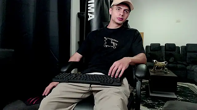 Stiven CL online show from November 2025 07:08:02 AM