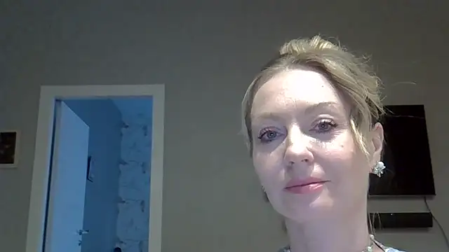 ZarinaSwift online show from April 2026 08:01:02 AM