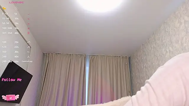 Snapshot of LaraSkinny chatting on November 2025 03:07:01 AM LaraSkinny online show from November 2025 03:07:01 AM