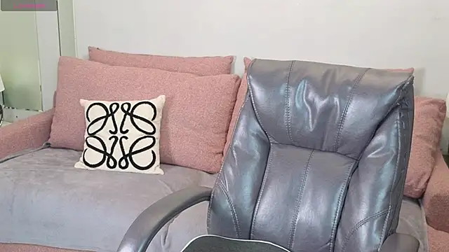 Snapshot of _MIURA_ chatting on September 2025 01:05:02 AM MIURA online show from September 2025 01:05:02 AM