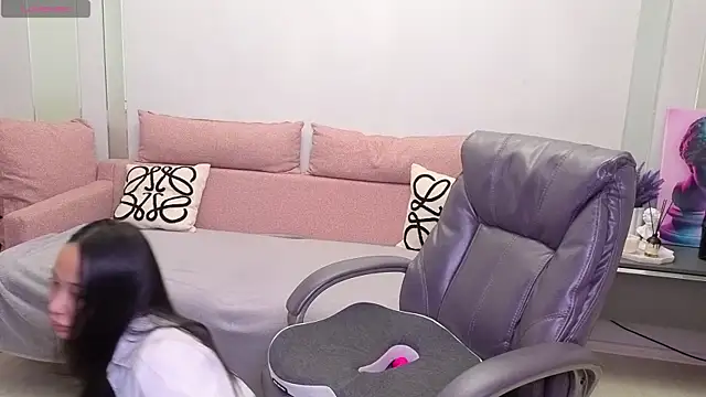 Snapshot of _MIURA_ chatting on October 2025 01:03:02 AM MIURA online show from October 2025 01:03:02 AM