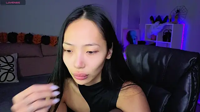 Snapshot of _MIURA_ chatting on October 2025 01:08:02 AM MIURA online show from October 2025 01:08:02 AM